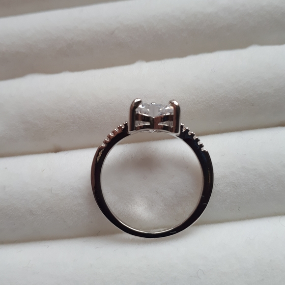 Pretty silver ring hallmarked 925 size 8 it is new heart-shaped zircon crystal - Picture 5 of 9